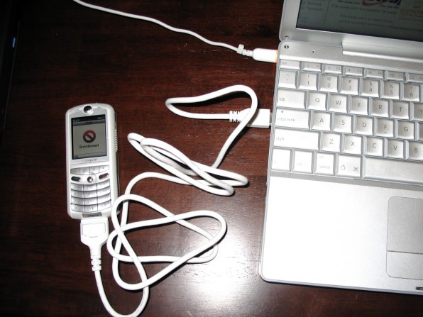 Điểm cộng duy nhất của Rokr E1 là khả năng nghe gọi tuyệt vời. Sau khi hợp tác tạo ra E1, Motorola và Apple đường ai nấy đi và thiết kế ra những chiếc điện thoại nghe nhạc của riêng họ.