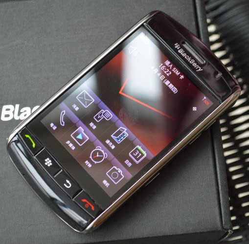 Storm cho thấy hãng này mù tịt phương hướng trong thời đại iPhone, và những sản phẩm sau này, như chiếc tablet Playbook, không những không giải quyết được vấn đề mà còn làm nó tồi tệ hơn.