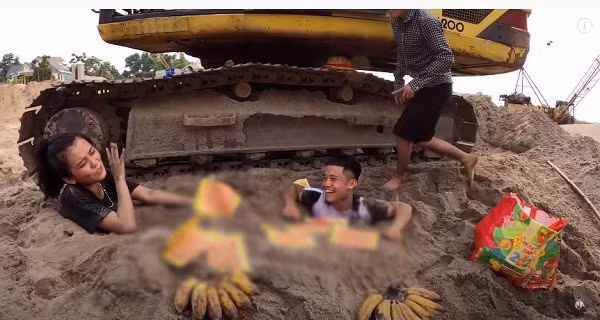 Nhiều người cho rằng việc bất chấp nghĩ ra đủ trò để câu view của con trai Bà Tân Vlog đang đi quá xa.