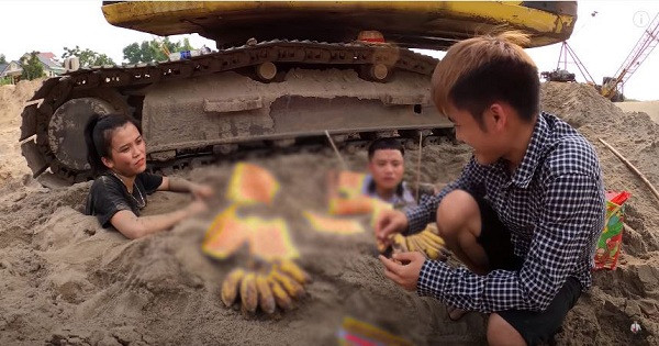 Hiện tại, clip này đã nhận về hơn 900 nghìn lượt xem chỉ sau 1 ngày đăng tải, bên dưới đa phần là những bình luận phê phán.