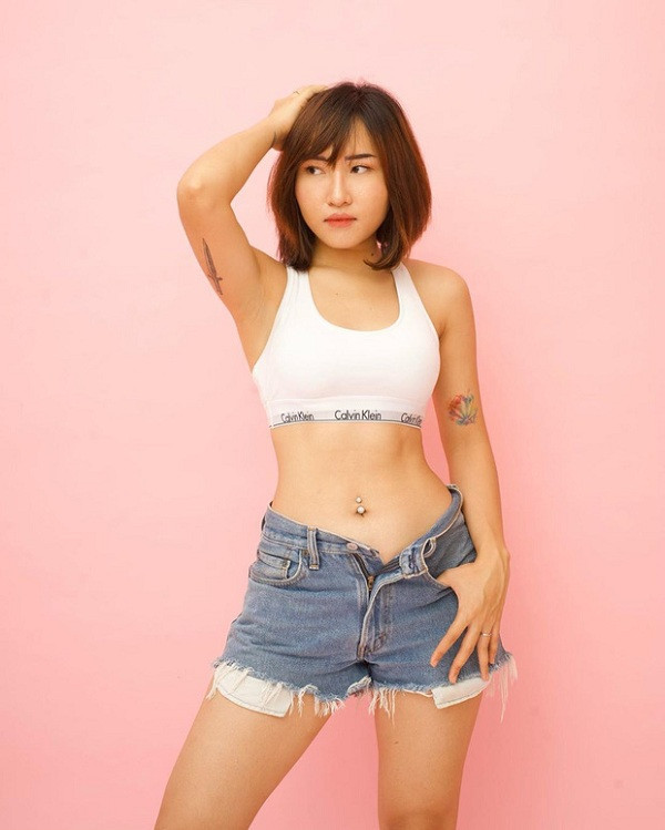 Ngay cả khi đã mang bầu, Uyên Pu vẫn khiến dân mạng phải xuýt xoa và ngưỡng mộ trước body nuột nà của mình.