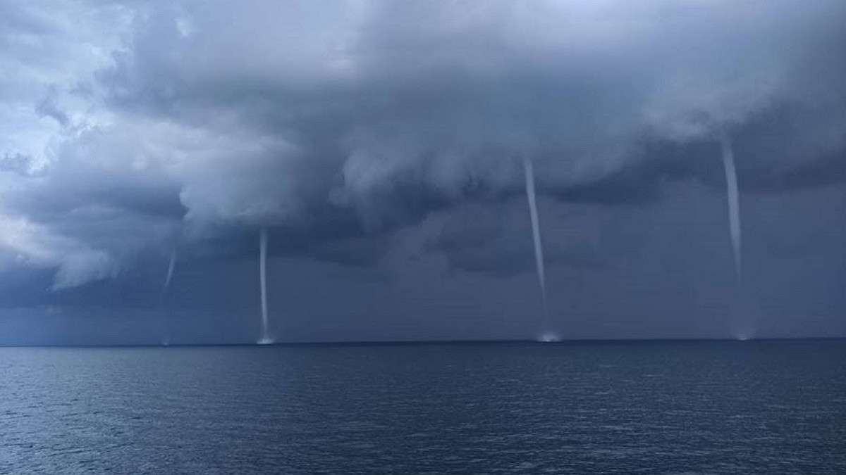 Mỹ là quốc gia thường xuyên xuất hiện hiện tượng vòi rồng hút nước nhất trên thế giới. Nó thường xảy ra ở bờ biển phía đông nam, đặc biệt là ở miền nam bang Florida và Vịnh Mexico.