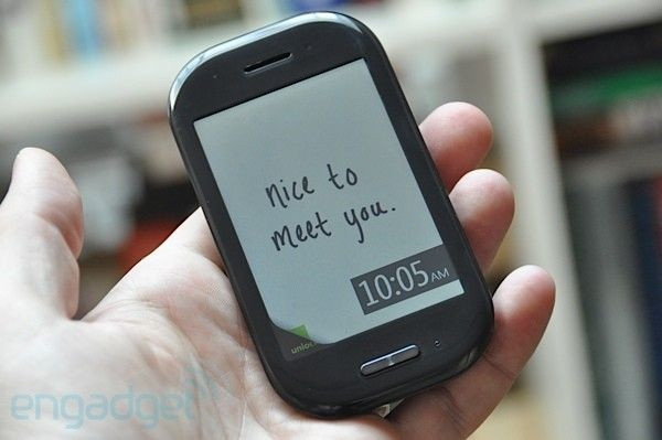 Chiếc điện thoại này chạy trên Windows CE, tồn tại trước cả khi có hệ điều hành Windows Phone (11/2010). Tuy nhiên, giao diện người dùng được xây dựng lại hoàn toàn bằng cách vay mượn nhiều từ Zune.