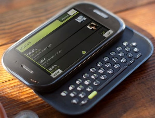 Verizon từng bán Kin One với giá 20 USD và chiếc Two với giá 50 USD. Nhưng ngược lại với cái giá rẻ, nhà cung cấp dịch vụ yêu cầu người mua phải mua thêm gói dữ liệu không giới hạn 30 USD một tháng và đó là quá nhiều so với mục tiêu mà hai chiếc máy này hướng tới.