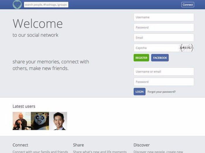 Nó có gần như đầy đủ tính năng của Facebook, cho phép người dùng đăng ký bằng email, gửi tin nhắn, đăng bài viết lên tường nhà người khác. Tuy nhiên, số lượng người dùng không được công bố và từng bị hack vì quản trị viên dường như đã sử dụng một tên đăng nhập và mật khẩu mặc định.