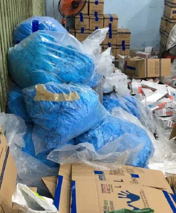 Găng tay y tế giả được phát hiện