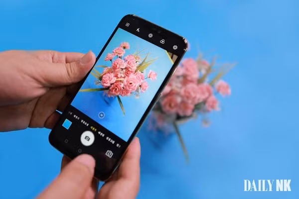 Nói về cấu hình hay camera, Pyongyang 2425 ''đủ trình'' sánh ngang với nhiều smartphone khác trên thị trường thế giới hiện nay. Điện thoại của người Triều Tiên có CPU tám lõi tăng tốc độ xử lý lên 150% và trải nghiệm màn hình cảm ứng trở nên mượt hơn.