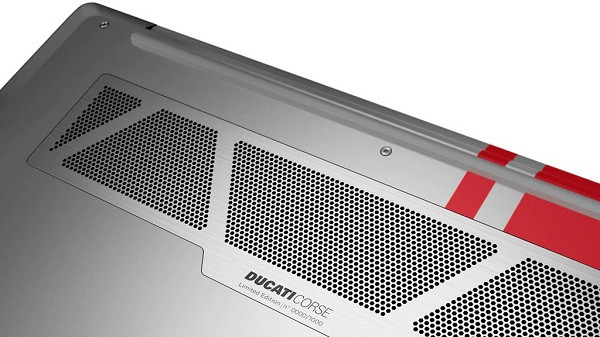 Phần loa sau của laptop Lenovo Ducati 5.