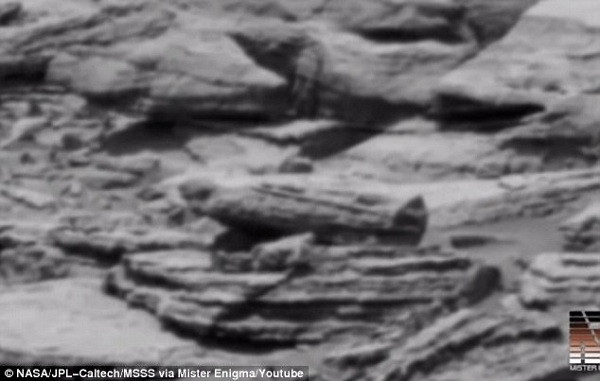Những người truy lùng sự sống ngoài hành tinh từng phát hiện ra một dấu hiệu mới trên Hành Tinh Đỏ từ ảnh chụp bức ảnh chụp của Cơ quan Hàng không Vũ trụ Mỹ (NASA). Theo đó, một số người cho rằng nhìn thấy một "vật thể lạ" giống như quan tài chứa xác ướp ở Ai Cập.