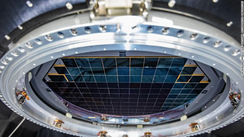 SLAC tuyên bố, bộ cảm biến hình ảnh của một camera có thể phát hiện đối tượng rõ hơn 100 triệu lần so với những gì có thể nhìn thấy được bằng mắt thường.