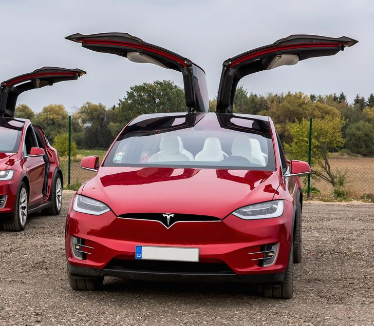 Edison phát minh ra loại pin niken-sắt có hiệu suất cao, bền bỉ sử dụng dung dịch kiềm làm chất điện phân, và vào năm 1910 đã bắt đầu sản xuất nó. Ắc quy kiềm của Edison đã được sử dụng trong đèn, tàu hỏa và tàu ngầm và biến thành sản phẩm thành công nhất của sự nghiệp Edison sau này. Thợ hàn trở nên nổi tiếng vì những phát minh nhảm nhí | VTC14