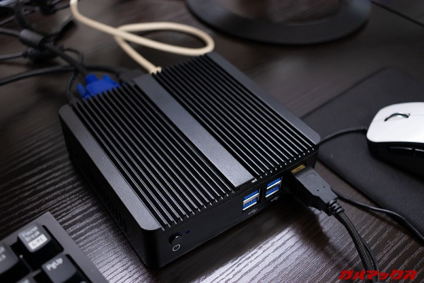 Và rõ ràng về cả thiết kế lẫn hiệu năng, phiên bản PC mini bỏ túi hơn hẳn người anh em của nó.