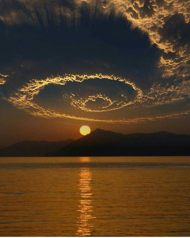 Đám mây hình xoắn ốc cực hiếm - hiện tượng bí ẩn trên Trái Đất thách thức khoa học lý giải.