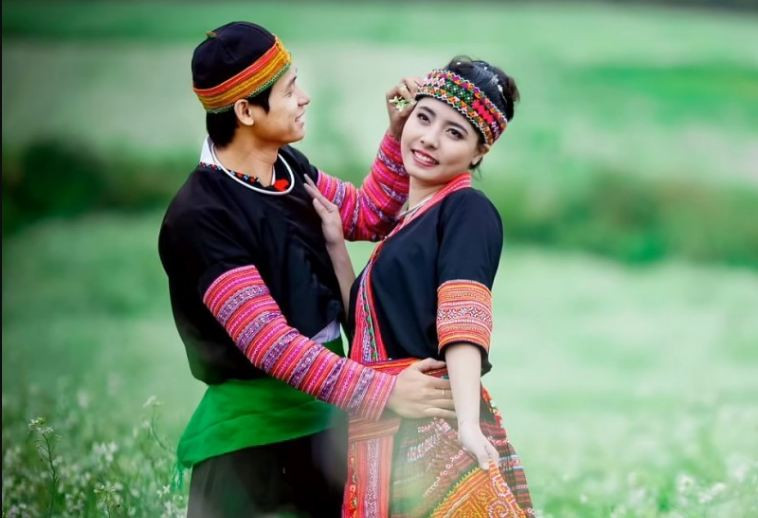 Thời gian mới lập gia đình, Độ Mixi chỉ là một nhân viên văn phòng với mức lương trung bình nhưng cả hai vẫn rất hạnh phúc. Trang Mixi ở bên chồng từ những ngày khó khăn cho đến khi anh trở thành một trong những streamer nổi tiếng nhất Việt Nam.