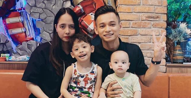 Chỉ sau vài năm, Độ Mixi đã biến công việc livestream toàn thời gian trở thành một nghề nghiệp ''hái ra tiền''. Điều rất thú vị là trong khi phần lớn các streamer thành công vẫn chưa thể yên bề gia thất, Độ Mixi lại lấy vợ từ rất sớm và có một gia đình hạnh phúc với hai cậu nhóc đáng yêu.