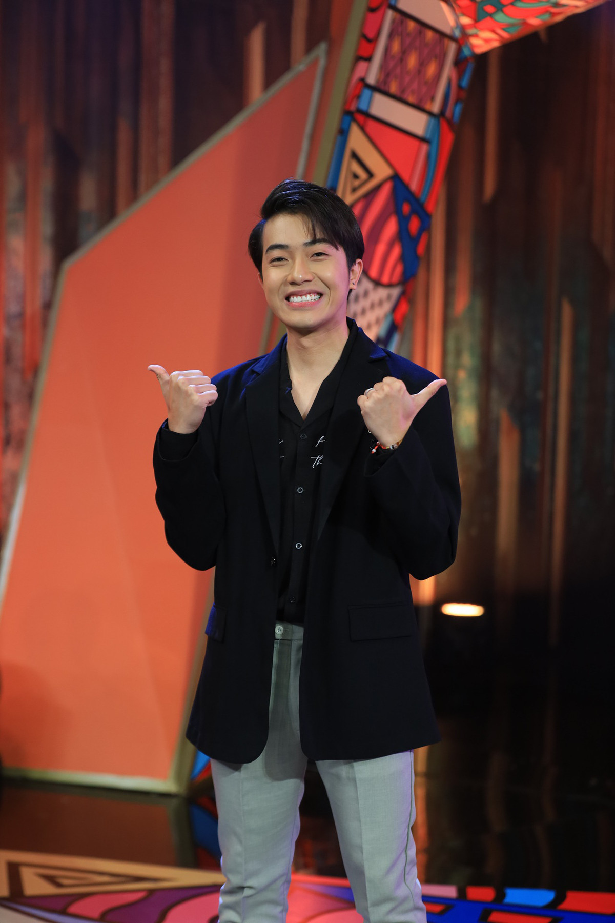 Trước khi lấn sân sang làng game Việt, Cris Phan từng là sinh viên ngành quản trị kinh doanh đại học RMIT - ngôi trường "không phải dạng vừa" đâu tại Việt Nam. Anh còn xuất sắc lọt vào danh sách 100 người thuộc lĩnh vực YouTuber có tầm ảnh hưởng đối với giới trẻ tại khu vực Châu Á.