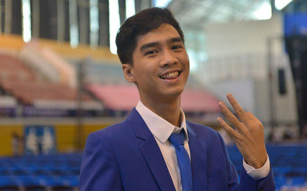 PewPew từng được gia đình đưa sang Australia du học vào năm 15 tuổi và tốt nghiệp chuyên ngành kế toán tại đây.