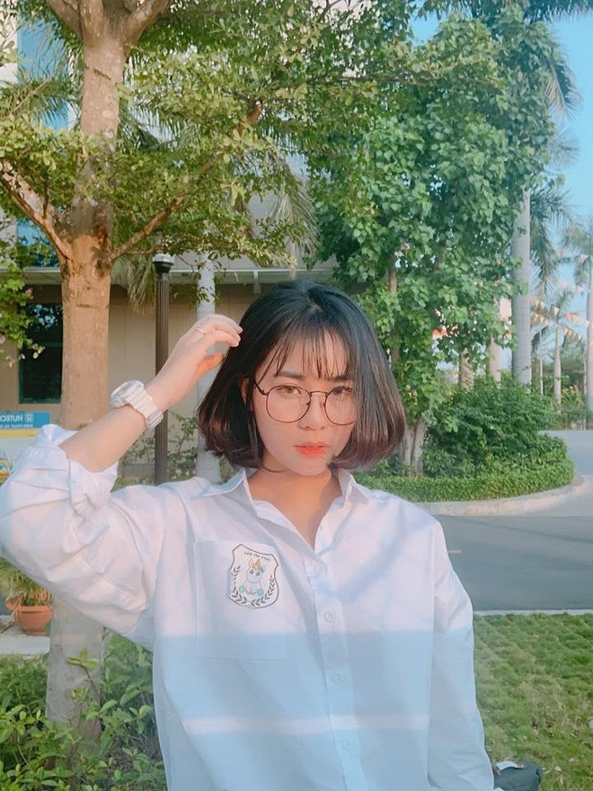 Ngoài Mina Young thì MisThy cũng là một trong những nữ streamer có thành tích học tập khiến nhiều người bất ngờ. Cô nàng tóc hồng từng là sinh viên khoa Ngân hàng của Đại học Kinh tế TP. HCM.