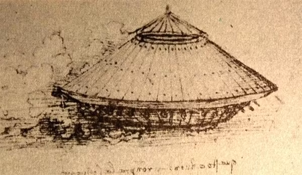 Dưới sự bảo trợ của Ludovico Sforza - công tước Milan, Leonardo da Vinci đã lên ý tưởng về một ''phương tiện chiến đấu bọc thép'' vào khoảng năm 1487. Nhiều người coi đây là nguyên mẫu đầu tiên của phát minh xuất hiện vào nhiều thế kỷ sau đó mà chúng ta gọi là xe tăng.