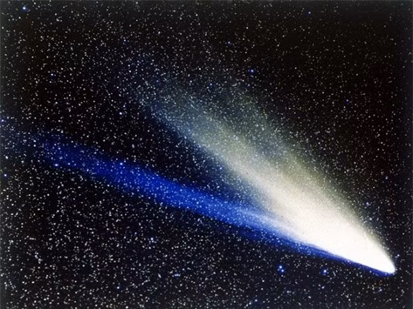 Sao chổi West được mô tả là một trong những vật thể sáng nhất đi qua hệ mặt trời vào năm 1976.