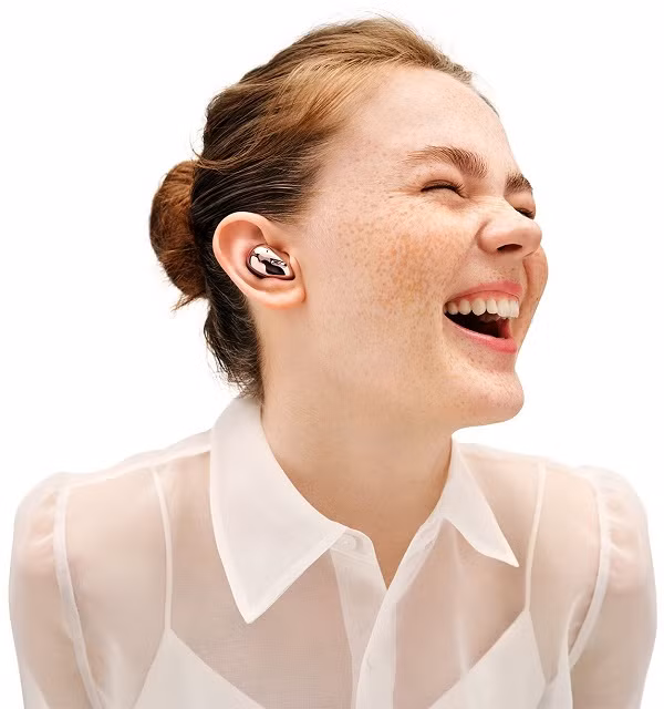 Samsung Galaxy Buds Live sẽ lên kệ ngay từ ngày 6/8 với giá bán khởi điểm là 169 USD, tức cao hơn 20 USD so với cặp Galaxy Buds Plus đã có mặt tại thị trường.
