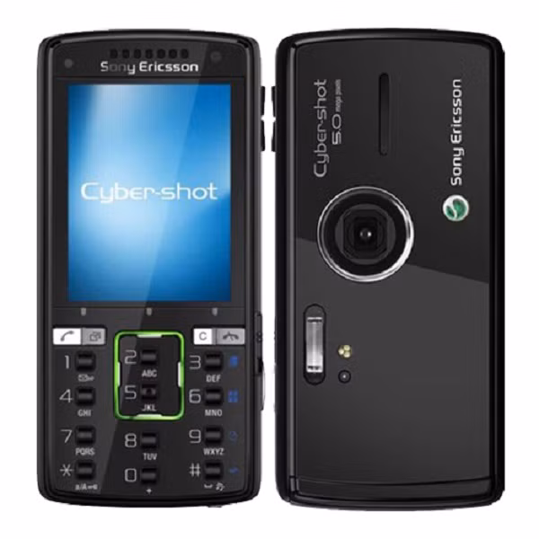 Sony Ericsson cũng đã đi sâu vào máy ảnh trên các điện thoại bằng chiếc K850i lấy cảm hứng từ dòng máy ảnh compact T-series. Máy có camera 5MP chất lượng, đèn flash xenon, và còn tập trung vào video với ba đèn LED, thậm chí có thể chụp ảnh macro, một tính năng mà hiện tại chỉ bắt đầu phổ biến trên các điện thoại đời mới.