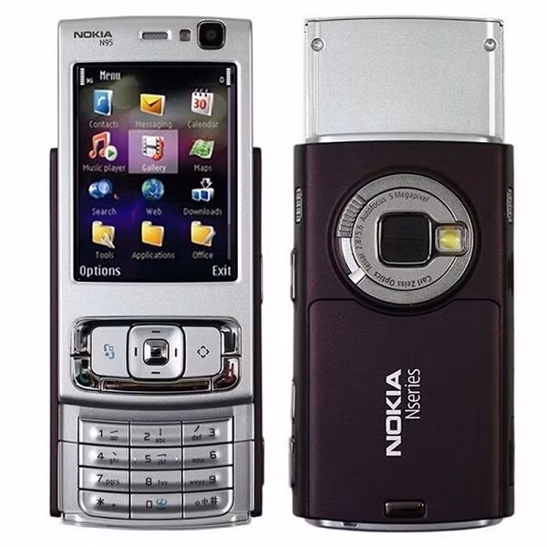 Tuy nhiên, huyền thoại di động chụp ảnh thực sự phải kể đến Nokia N95 với khả năng trượt kép. Được trang bị camera 5MP và ống kính Carl Zeiss, Nokia N95 mang đến chất lượng chụp ảnh cực kỳ ấn tượng.