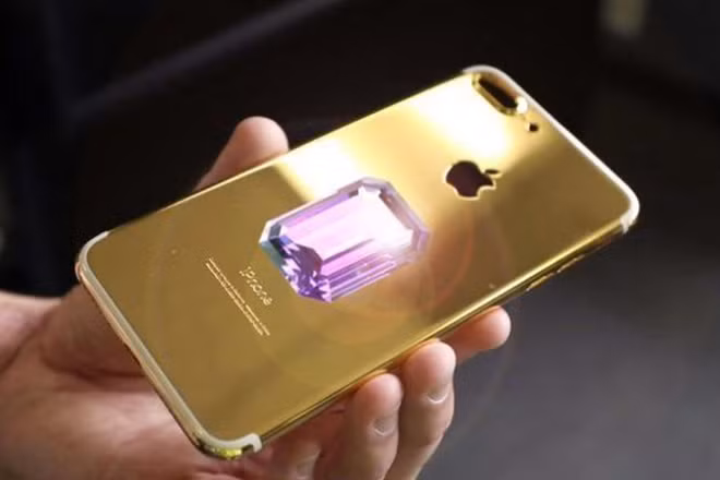 Falcon SuperNova Pink Diamond iPhone 6 (45,5 triệu USD - hơn 1.000 tỷ đồng) là chiếc điện thoại đắt nhất mà thế giới từng chứng kiến.