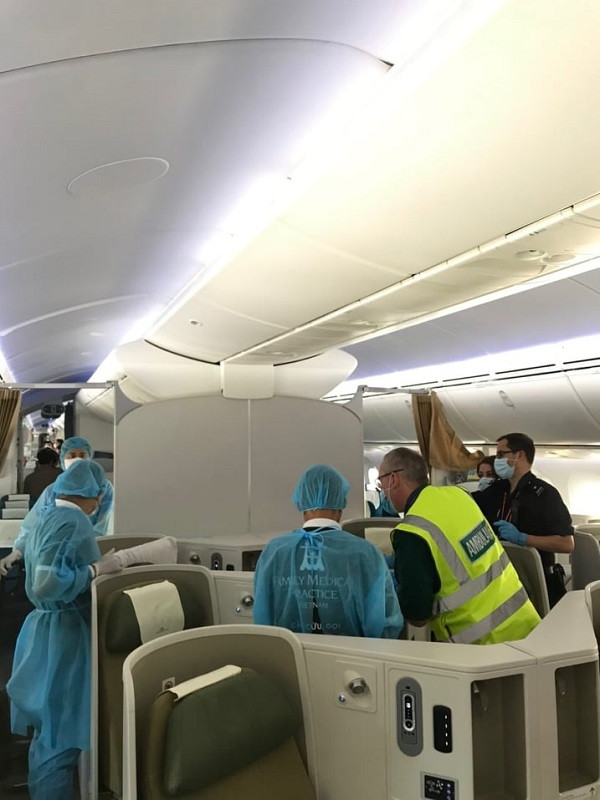 Bệnh nhân 91 sẽ trải qua tổng cộng 7 chặng đường di chuyển, tổng thời gian các chuyến bay khoảng hơn 32 tiếng. Quãng đường từ Bệnh viện Chợ Rẫy đến sân bay Tân Sơn Nhất là chặng đầu tiên, sau đó được xe thang nâng đưa từ xe cấp cứu lên máy bay.