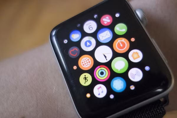 Cùng với bộ 4 iPhone 12, "Táo khuyết'' dự kiến sẽ ra mắt đồng hồ thông minh Apple Watch Series 6 tại sự kiện mùa thu năm nay. Các rò rỉ gần đây cho rằng, đồng hồ thông minh thế hệ mới của Apple sẽ được tích hợp nhiều tính năng độc đáo.