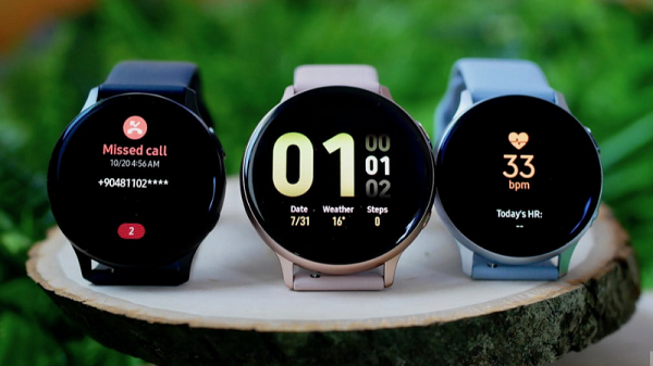 Đới với Galaxy Watch Active 3, Samsung đã thực hiện nhiều cải tiến. So với model tiền nhiệm, đồng hồ có viền mỏng hơn, tỷ lệ hiển thị so với mặt trên cao hơn đáng kể, bố cục nút bấm, khung xoay và hình nền mặc định cũng thay đổi.