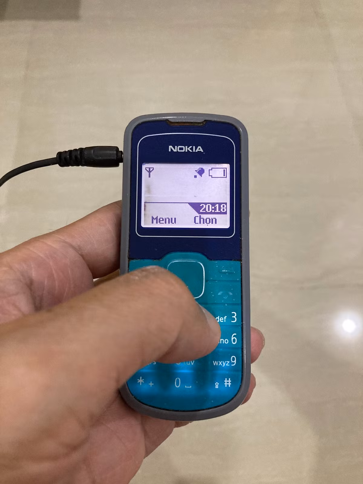 Hiện MobiFone đang tích cực triển khai các biện pháp xử lý thông tin, cân chỉnh lưu lượng để khắc phục sự cố, nhằm đảm bảo thông suốt liên lạc và dịch vụ cho các thuê bao tại những khu vực bị ảnh hưởng trong thời gian sớm nhất...