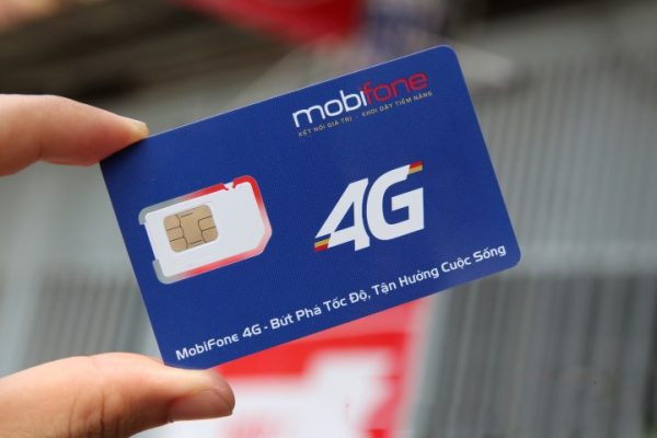 Những người kết nối được với nhân viên MobiFone thì được giải đáp là ''hệ thống đang cập nhật, nên một số địa điểm chưa đồng bộ kịp''. Trước câu trả lời này, người dùng tỏ ra bức xúc vì các kênh liên lạc như website hoặc tài khoản mạng xã hội của Mobifone không hề có thông báo về vấn đề mạng, thiếu tôn trọng người dùng.