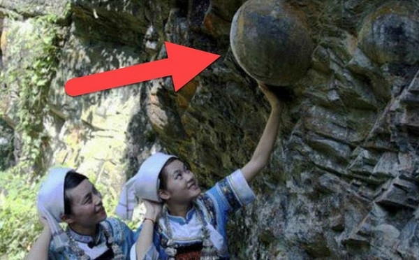 Nhiều thế hệ người dân địa phương nơi đây đã biết về vách đá đẻ trứng và thường xuyên ghé thăm vách đá để chạm vào "trứng thần'' nhằm cầu may mắn. Dữ liệu từ năm 2005 cho thấy hầu hết trong số 125 gia đình ở Gulu đều có ít nhất một quả trứng bí ẩn này trong nhà như một lá bùa may mắn.