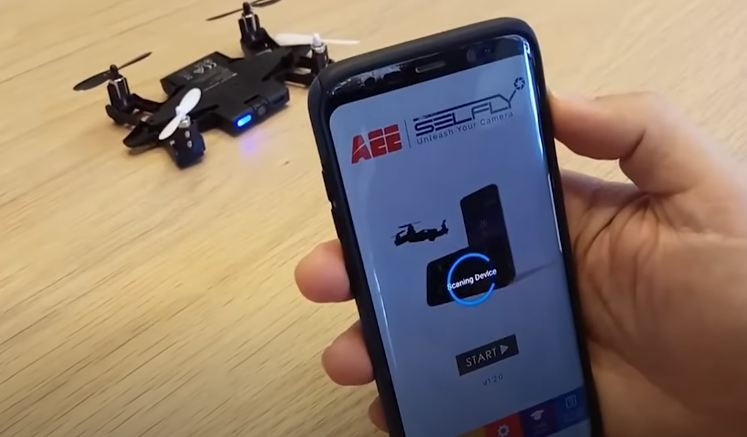 Người dùng điều khiển thông qua một ứng dụng trên smartphone, thiết bị bay trên không sẽ giúp bạn ghi lại hình ảnh chẳng kém một chiếc drone thực thụ. Đặc biệt, trông thì mỏng manh nhưng ốp điện thoại độc đáo này rất bền, có thể bảo vệ điện thoại và chiếc drone mini ngay cả khi vô tình đánh rơi.