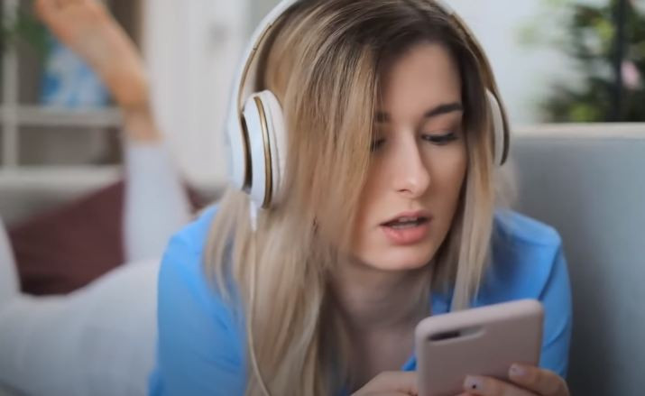 Một trong những điều tuyệt vời nhất của smartphone là bạn sử dụng để nghe nhạc mọi lúc mọi nơi, nhưng còn tuyệt vời hơn khi nó có thể trở thành một chiếc loa di động khi cần thiết.