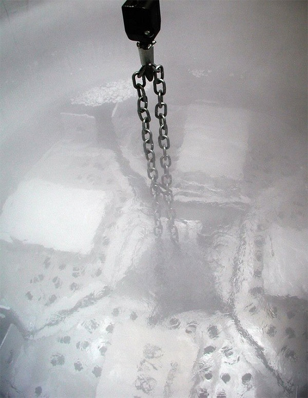 Các thi thể bảo quản ở dạng treo ngược vì lý do an toàn. Trong trường hợp có lỗ rò nitơ lỏng, phần đầu quan trọng nhất sẽ là bộ phận cuối cùng bị ảnh hưởng.