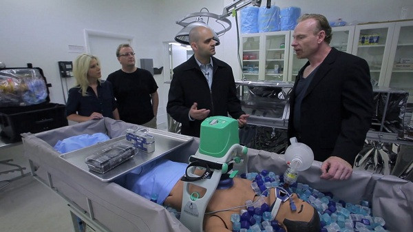 Ngày nay, kỹ thuật đóng băng cơ thể người đã khá hoàn chỉnh nhưng làm cách nào để đưa người đó trở lại cuộc sống thì vẫn còn là điều không tưởng. Tuy nhiên Linda - đại diện của Alcor tỏ ra lạc quan và dự đoán rằng trong 50-100 năm nữa, con người sẽ bước tiến về công nghệ y học để hồi sinh người đông lạnh với đầy đủ sức khỏe và chức năng như bình thường.