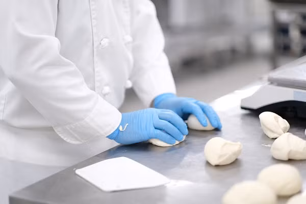 Các loại bánh được sản xuất và sử dụng trong thời gian ngắn để đảm bảo chất lượng sản phẩm luôn tươi ngon và tròn hương vị.