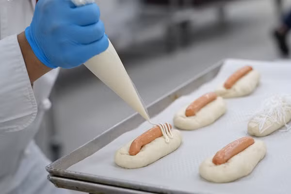 Hai loại bánh mới trong 2 tuần, sau đó đổi sang loại bánh khác trong thực đơn vào mỗi 2 tuần tiếp theo.