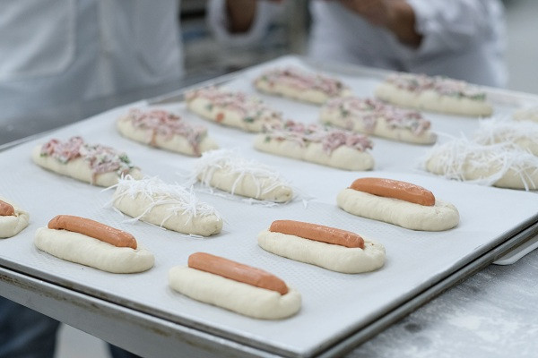 Đặc biệt, chuyến bay có điểm xuất phát khác nhau sẽ được phục vụ các loại bánh khác nhau, đem đến sự đa dạng, đổi mới trong thực đơn của hành khách.