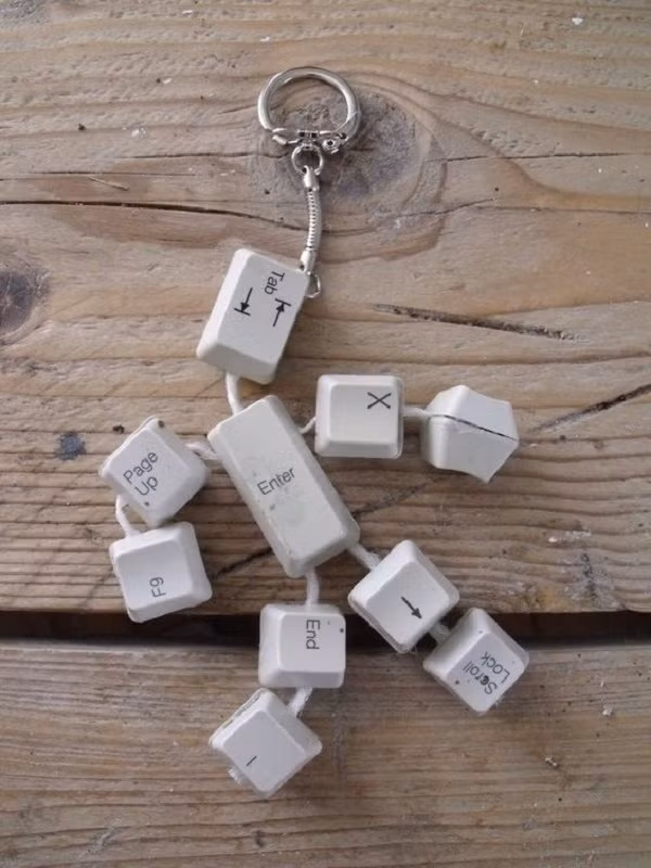 Hay chiếc móc chìa khóa hình con rối xinh xắn này.