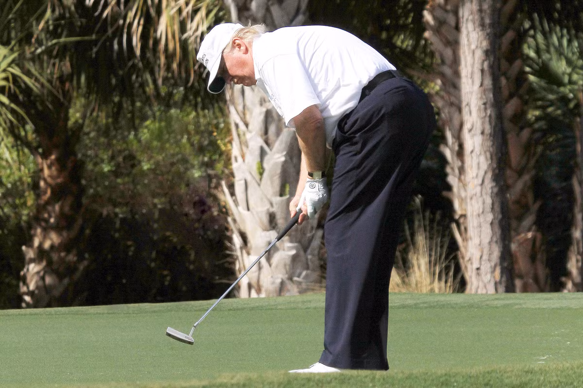 Các cú putt cũng là kỹ thuật đóng vai trò quan trọng không kém trên sân golf và Donald Trump nổi tiếng luôn thực hiện những cũ putt bằng sự bình tĩnh và quyết đoán tuyệt đối.
