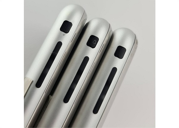 Ở giai đoạn thử nghiệm này, iPhone đã được gắn logo Táo khuyết, tuy nhiên không tiết lộ toàn bộ thông tin ở mặt lưng. Đáng chú ý nhất là ảnh chụp cận cảnh nút tắt âm trên ba thiết bị cho thấy sự thay đổi đến từng chi tiết như hình ảnh chiếc chuông nhỏ, mặc dù về cơ bản giữ nguyên vị trí.