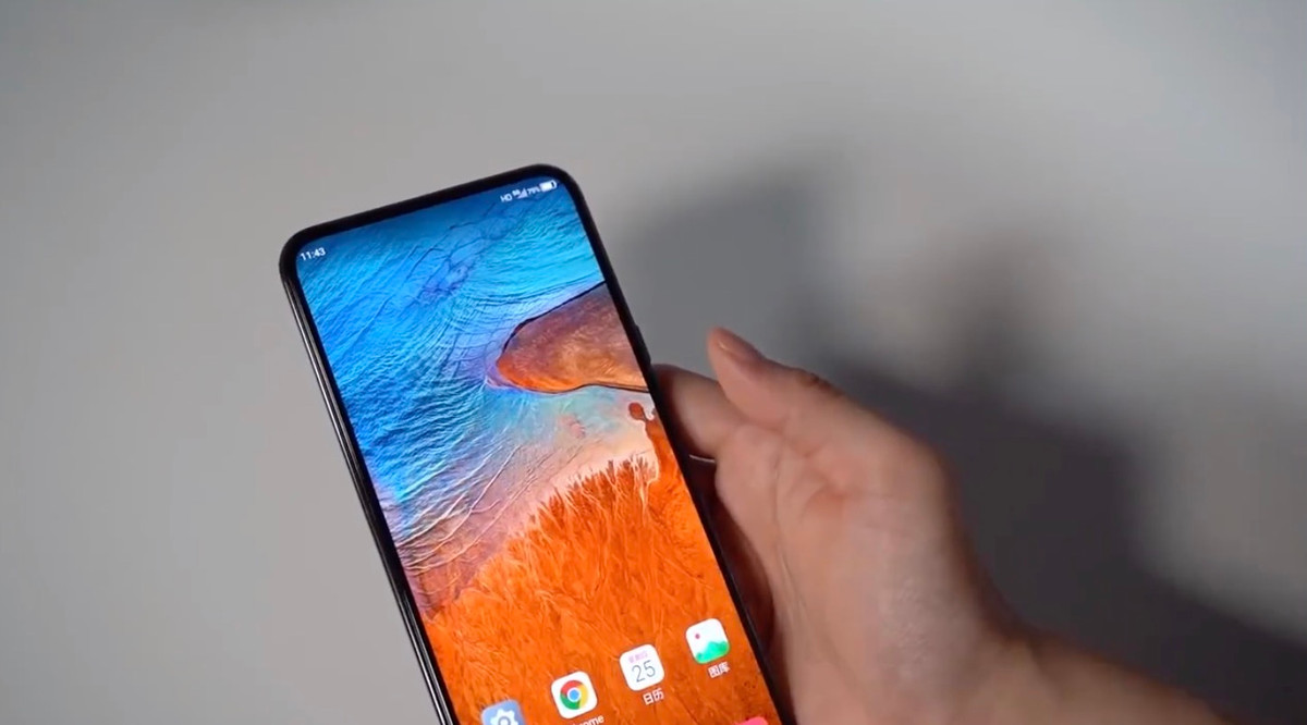 Ở mặt sau, cụm camera được xếp dọc theo hình vuông bên trái với ống kính chính có độ phân giải là 64MP, 1 ống kính góc siêu rộng 8MP, 2 cảm biến còn lại đều 2MP – 1 macro và 1 đo chiều sâu.