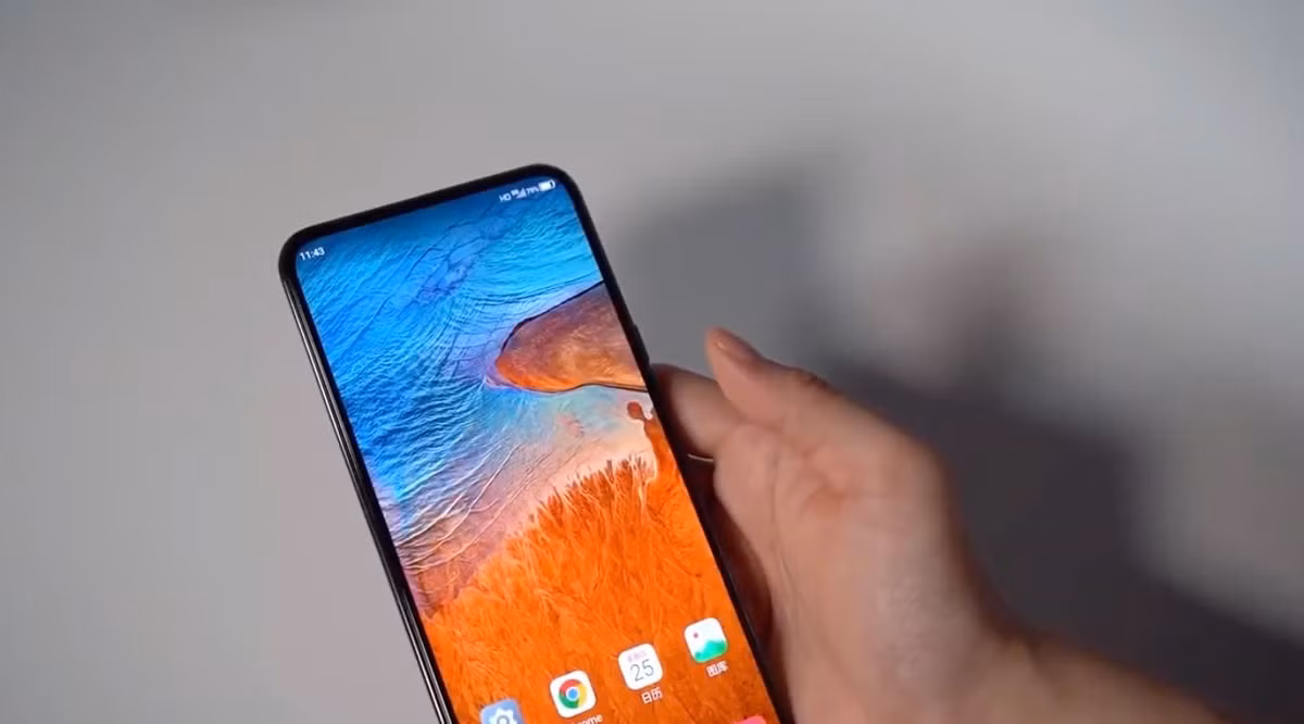 Ở mặt sau, cụm camera được xếp dọc theo hình vuông bên trái với ống kính chính có độ phân giải là 64MP, 1 ống kính góc siêu rộng 8MP, 2 cảm biến còn lại đều 2MP – 1 macro và 1 đo chiều sâu.