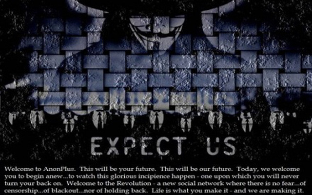 Trong số những góc khuất ít người biết về Anonymous, có cả câu chuyện liên quan đến mạng xã hội riêng của nhóm này. Sau khi bị Google xóa tài khoản Google của mình, Anonymous đã ''cay cú'' và khiến cả thế giới bất ngờ khi tuyên bố sẽ tự phát triển mạng xã hội riêng có tên Anonplus.