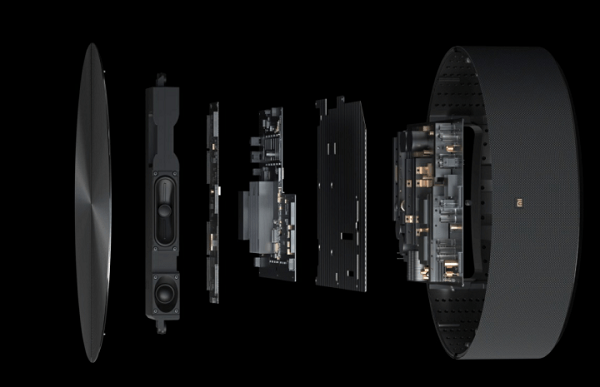 Về mặt hệ thống, giao diện người dùng TV trong suốt MIUI For TV được tùy chỉnh đặc biệt cho TV trong suốt của Xiaomi. Giao diện UI tùy chỉnh xử lý minh bạch trang chủ, cài đặt và ứng dụng, thể hiện đầy đủ các đặc điểm hình ảnh và lợi thế của màn hình trong suốt.