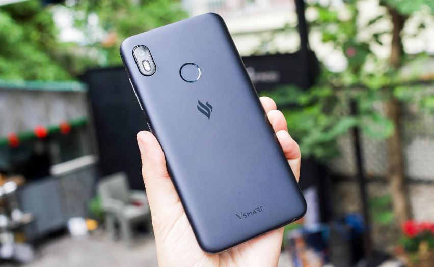 Đến nay, chưa đầy 2 năm, Vsmart đã đưa đến tay dân mê công nghệ trong nước đến 6 dòng smartphone với 13 sản phẩm. Tuy nhiên, dù là fan của thương hiệu điện thoại Việt, không ít người phải thừa nhận rằng tên các đời máy khá...khó nhớ khiến việc nhận diện thương hiệu của Vsmart có phần kém hiệu quả.