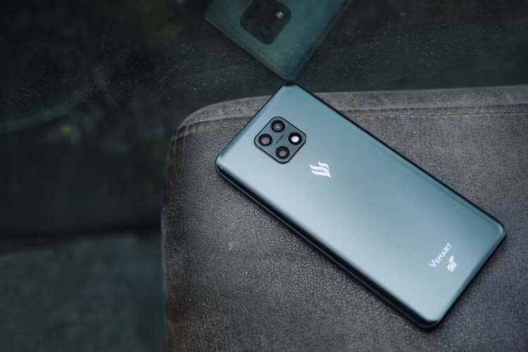 Tín hiệu tích cực của thị trường với Vsmart Live 4 cho thấy những sản phẩm tự chủ của thương hiệu Việt có thể cạnh tranh bằng chất lượng, cải tiến công nghệ và cam kết vì trải nghiệm người dùng thông qua chính sách hậu mãi. Chưa kể, Vsmart là sản phẩm có giá thành bình ổn trên thị trường nhưng vẫn mang lại hiệu quả tối ưu cho người sử dụng.